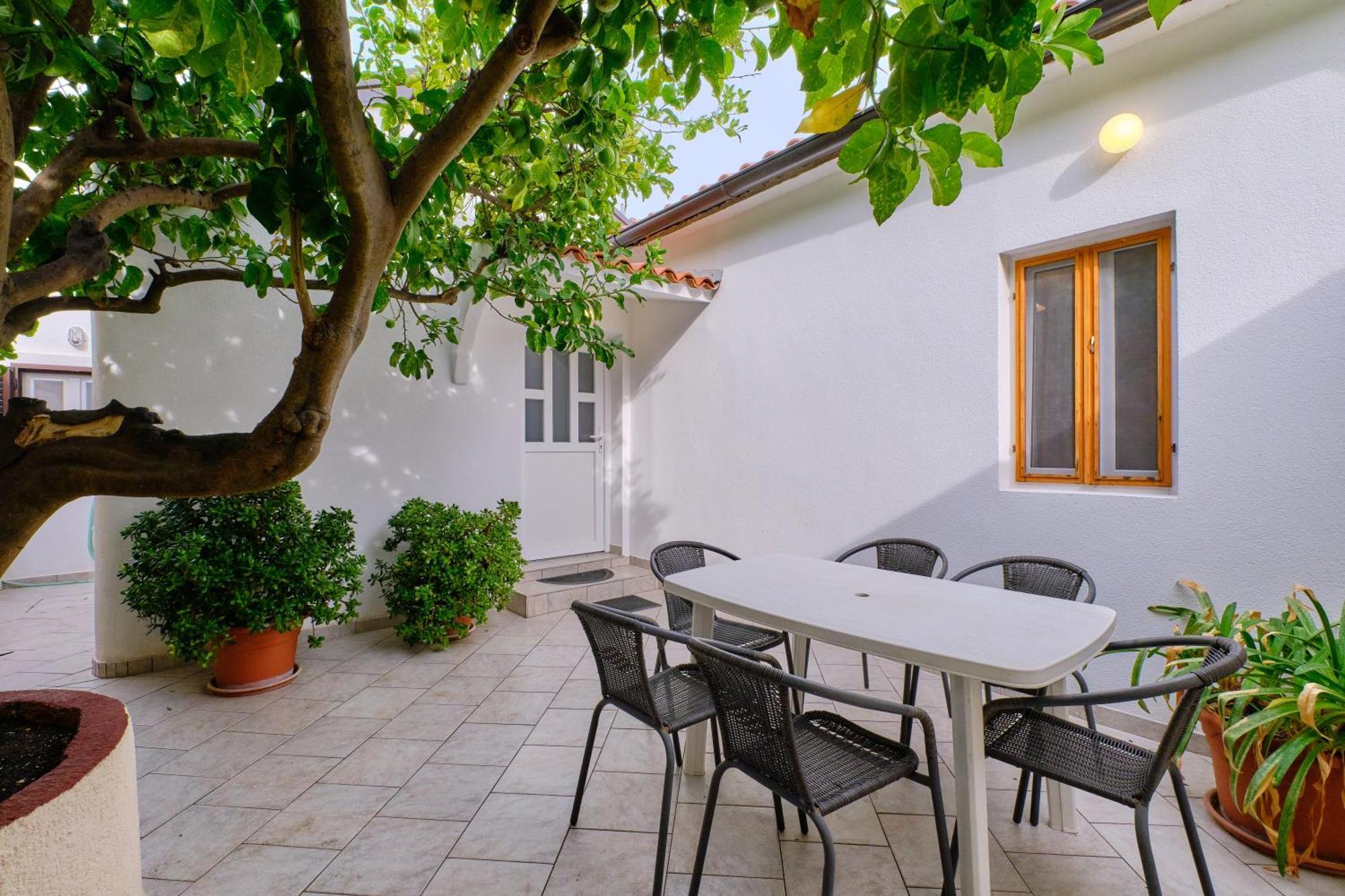 Apartments Antonella Veli Losinj Exterior photo