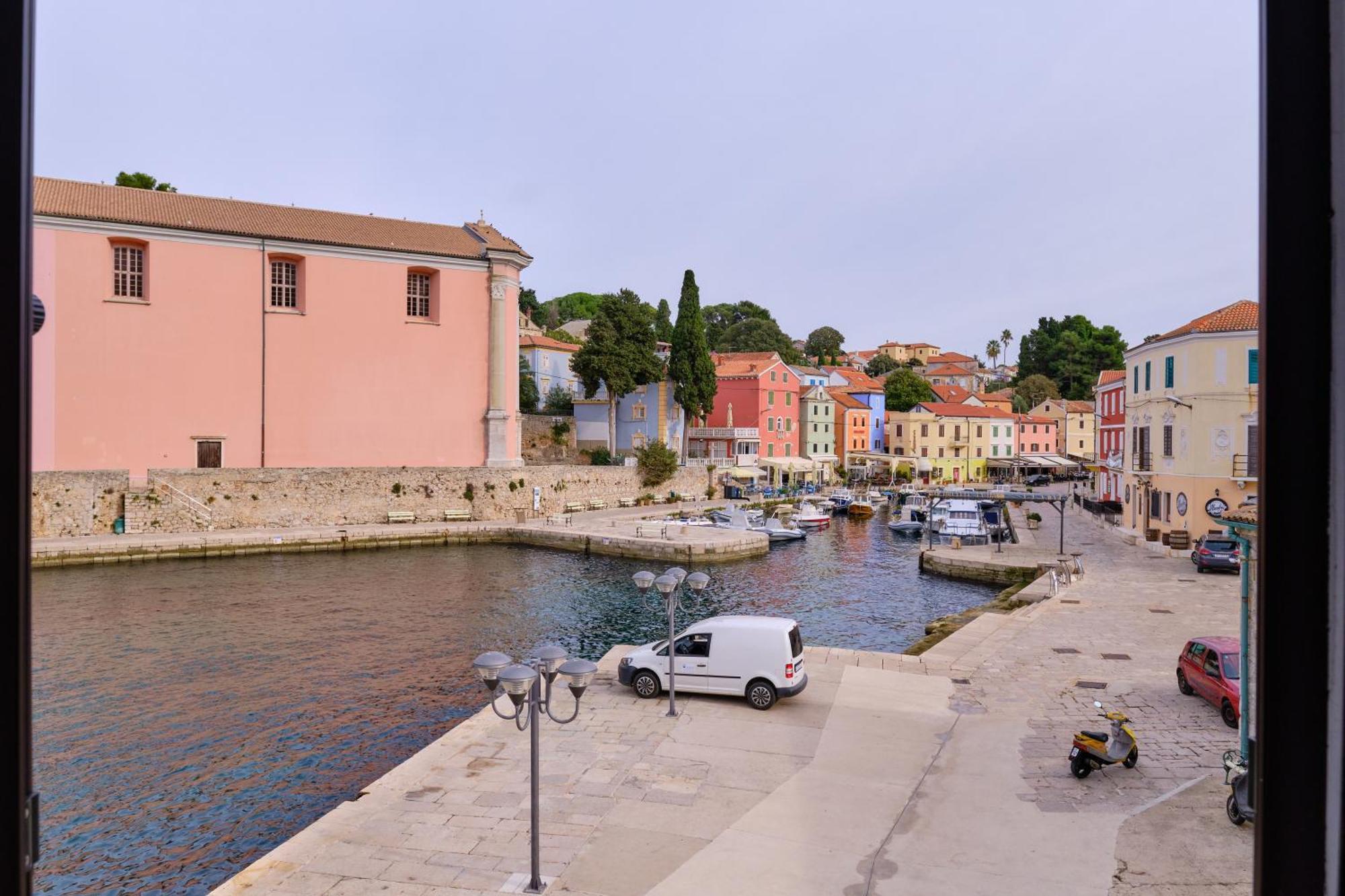 Apartments Antonella Veli Losinj Exterior photo