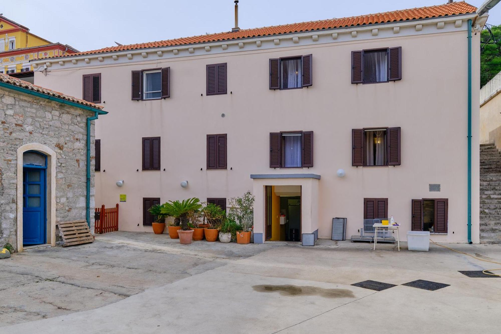 Apartments Antonella Veli Losinj Exterior photo